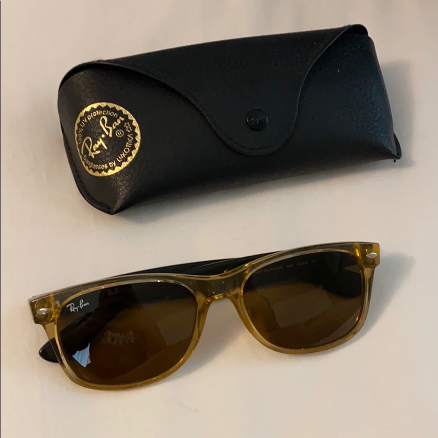 Ray Ban Wayfarer Gold And Black With Case